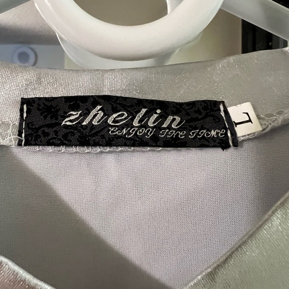 SILVER METALLIC TEE SHIRT BY ZHELIN… SIZE LARGE… EXCELLENT LIKE NEW CONDITION - Picture 3 of 7